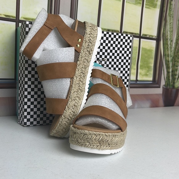 SODA Bruce Style Tan Ankle banded flats - Picture 4 of 4